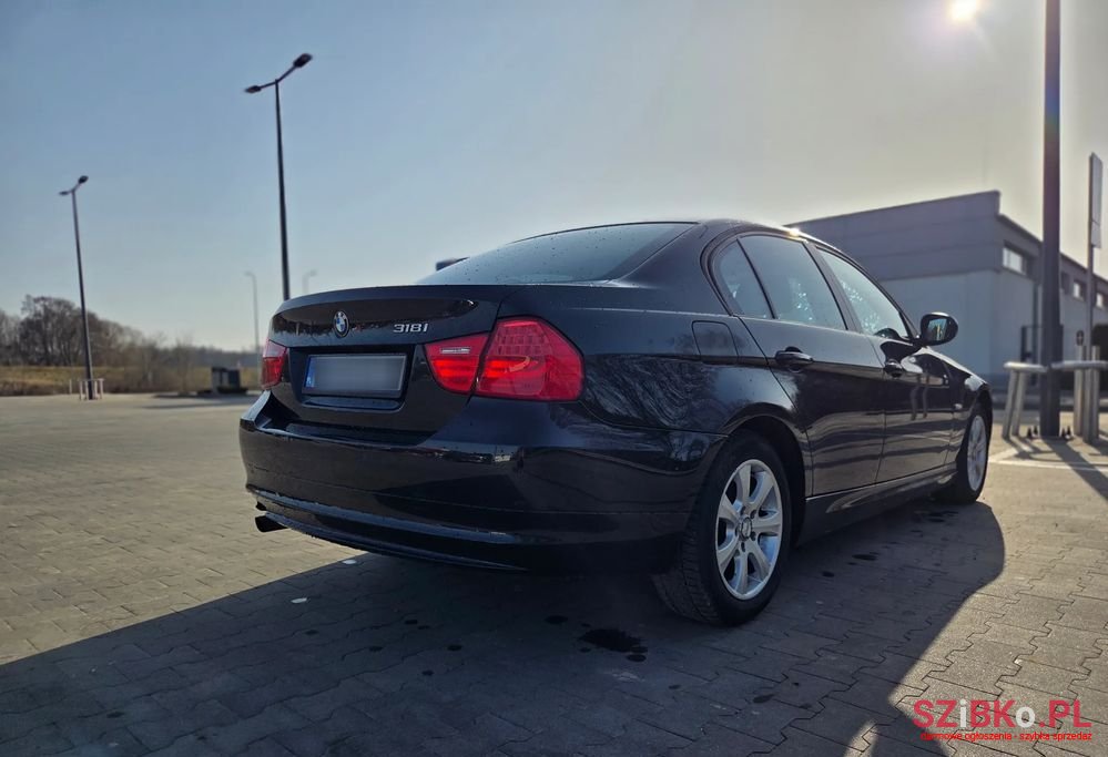 2010' BMW 3 Series 318I photo #6