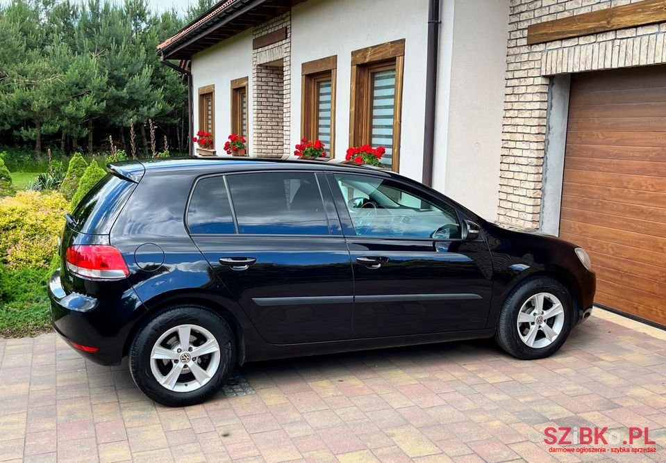 2010' Volkswagen Golf photo #6