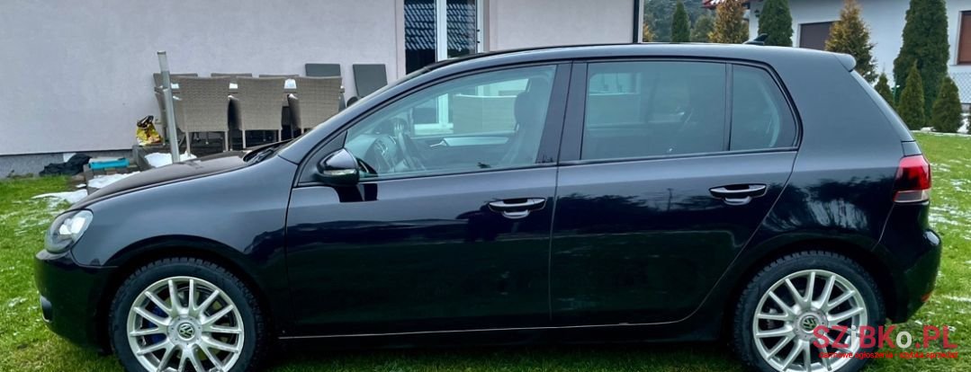 2009' Volkswagen Golf photo #2