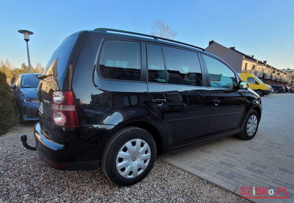 2008' Volkswagen Touran photo #3