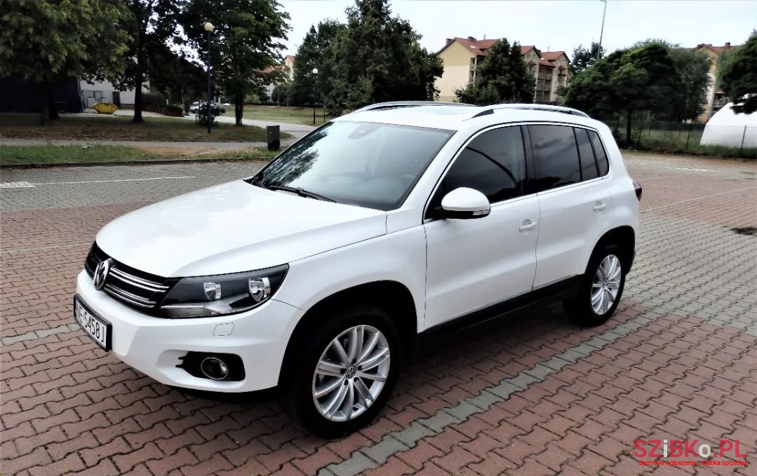 2011' Volkswagen Tiguan photo #1