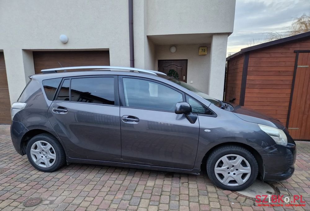 2011' Toyota Verso 1.6 photo #1