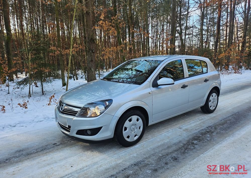 2009' Opel Astra photo #1
