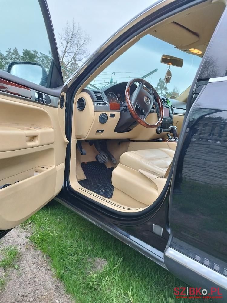 2005' Volkswagen Touareg photo #4
