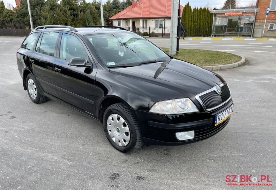 2009' Skoda Octavia photo #2