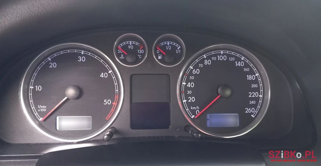 2004' Volkswagen Passat photo #4