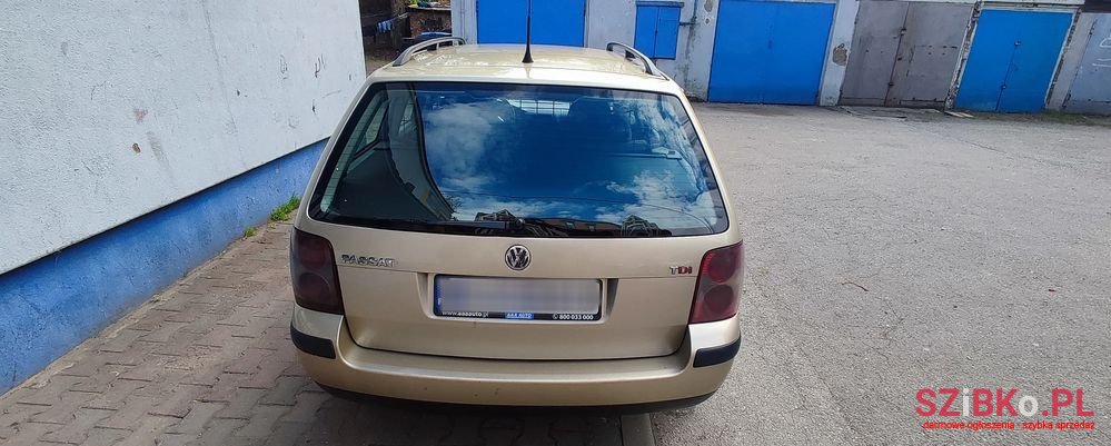 2002' Volkswagen Passat photo #3