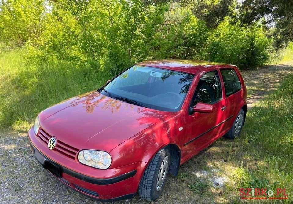2002' Volkswagen Golf photo #1