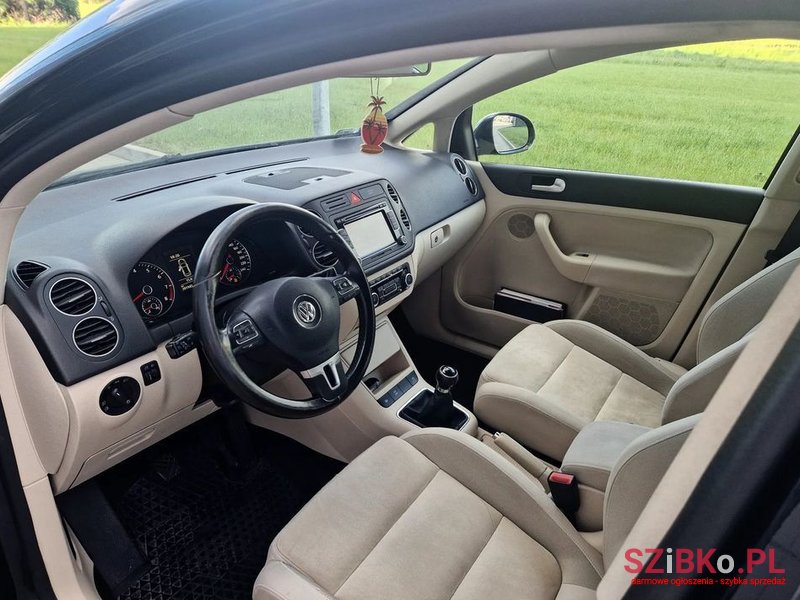 2009' Volkswagen Golf Plus photo #6