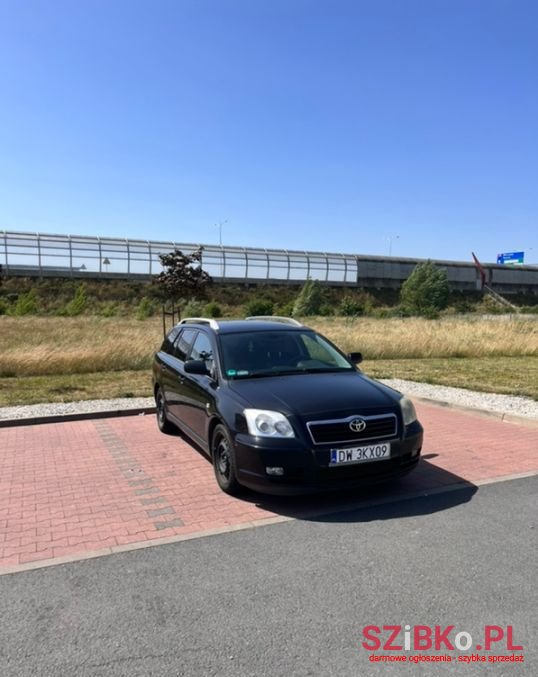 2004' Toyota Avensis photo #1