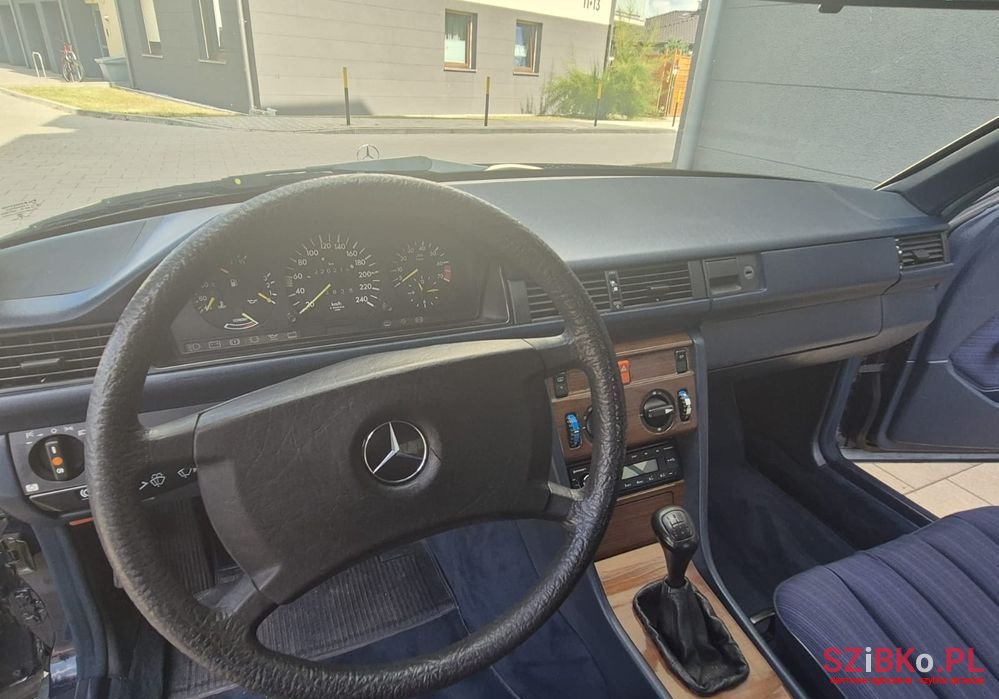 1987' Mercedes-Benz W124 photo #5