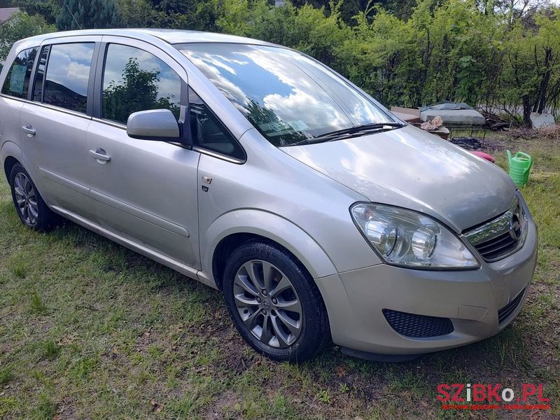 2010' Opel Zafira photo #1