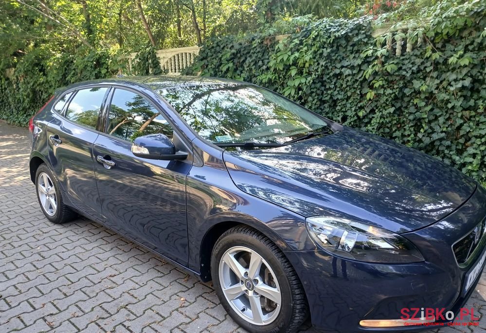 2015' Volvo V40 D3 Momentum photo #5