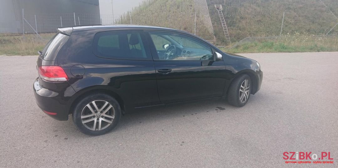 2009' Volkswagen Golf photo #4