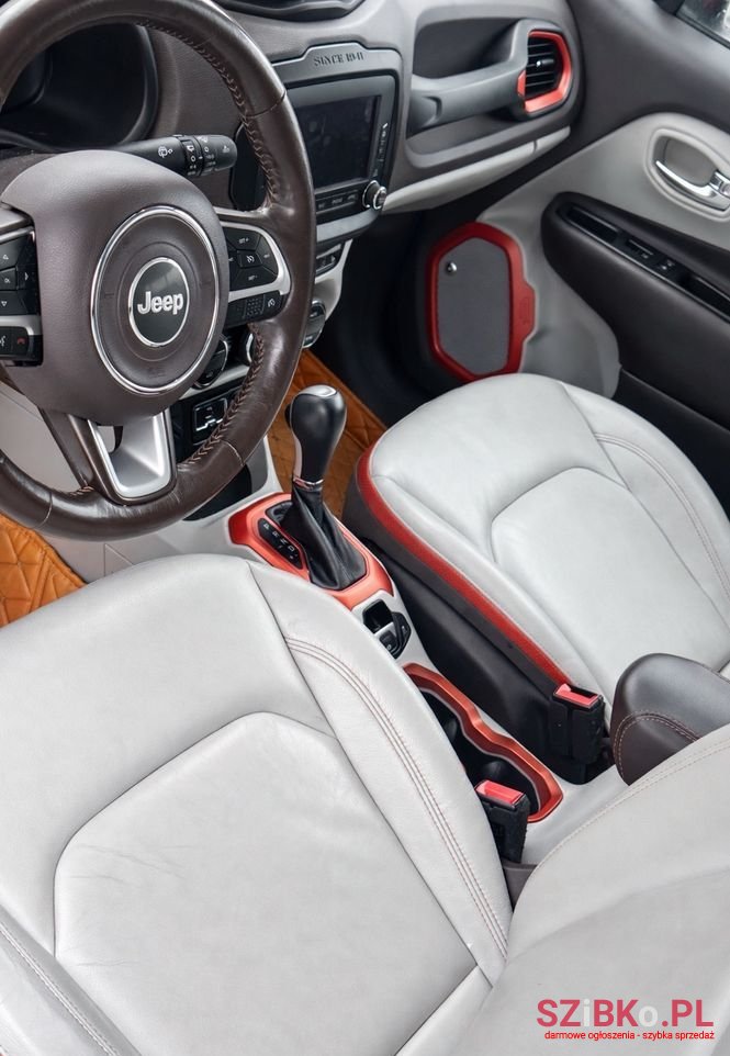 2016' Jeep Renegade photo #2