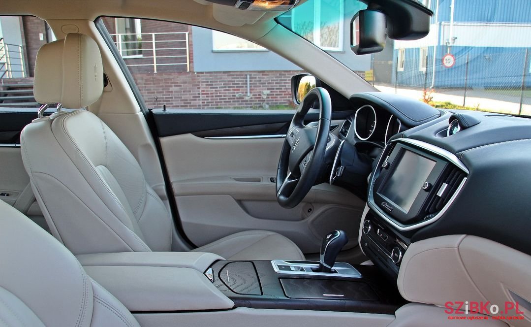 2016' Maserati Ghibli photo #4