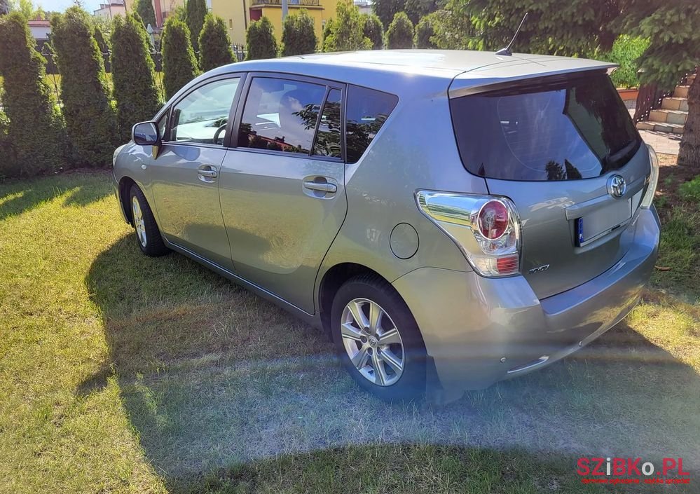 2010' Toyota Verso photo #4