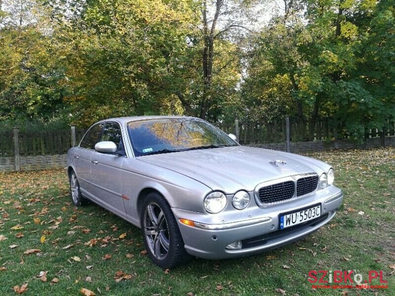 2004' Jaguar XJ 8 photo #1