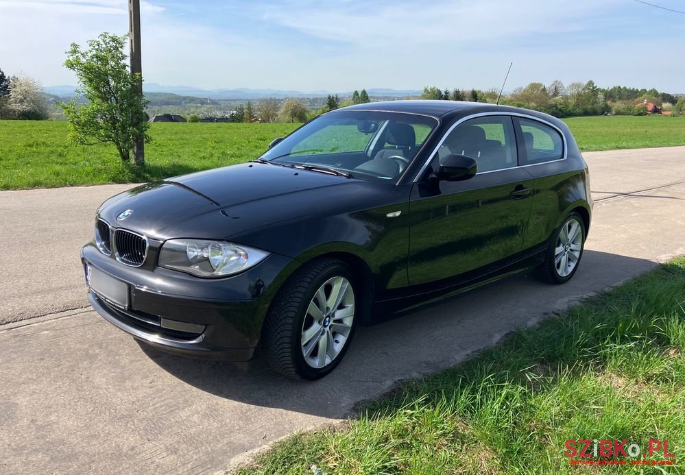 2010' BMW 1 Series 118I photo #1