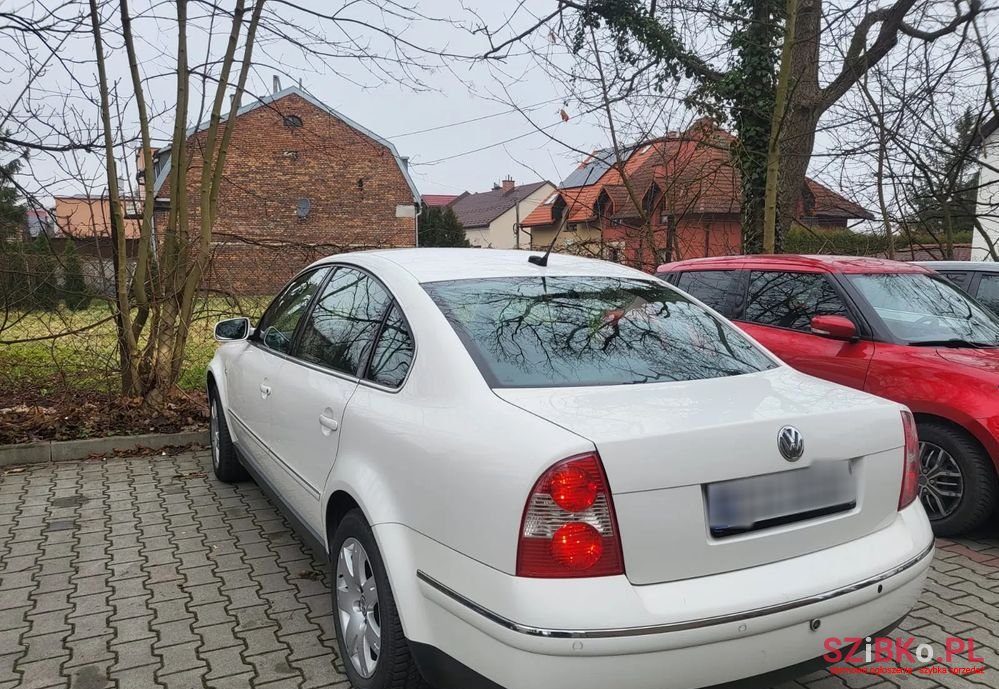 2002' Volkswagen Passat photo #5