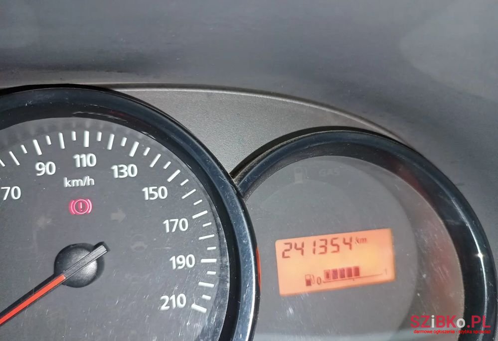 2013' Dacia Lodgy 1.6 Access photo #2