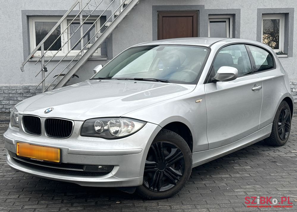 2010' BMW 1 Series 116I photo #6