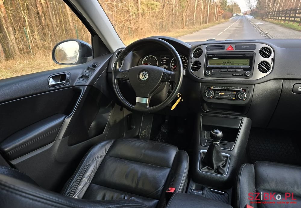 2010' Volkswagen Tiguan photo #5