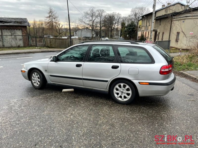 2001' Volvo V40 photo #1