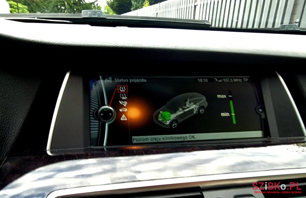 2011' BMW 5 Series photo #4