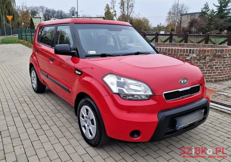 2010' Kia Soul 1.6 Xl photo #1