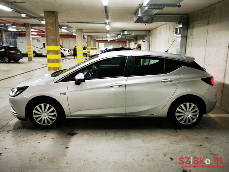 2018' Opel Astra photo #3