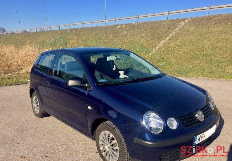 2002' Volkswagen Polo photo #1
