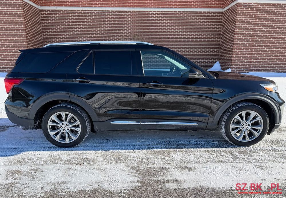 2020' Ford Explorer photo #3