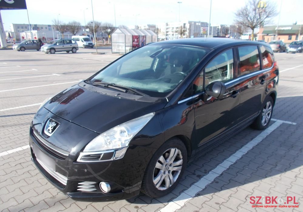 2011' Peugeot 5008 photo #1