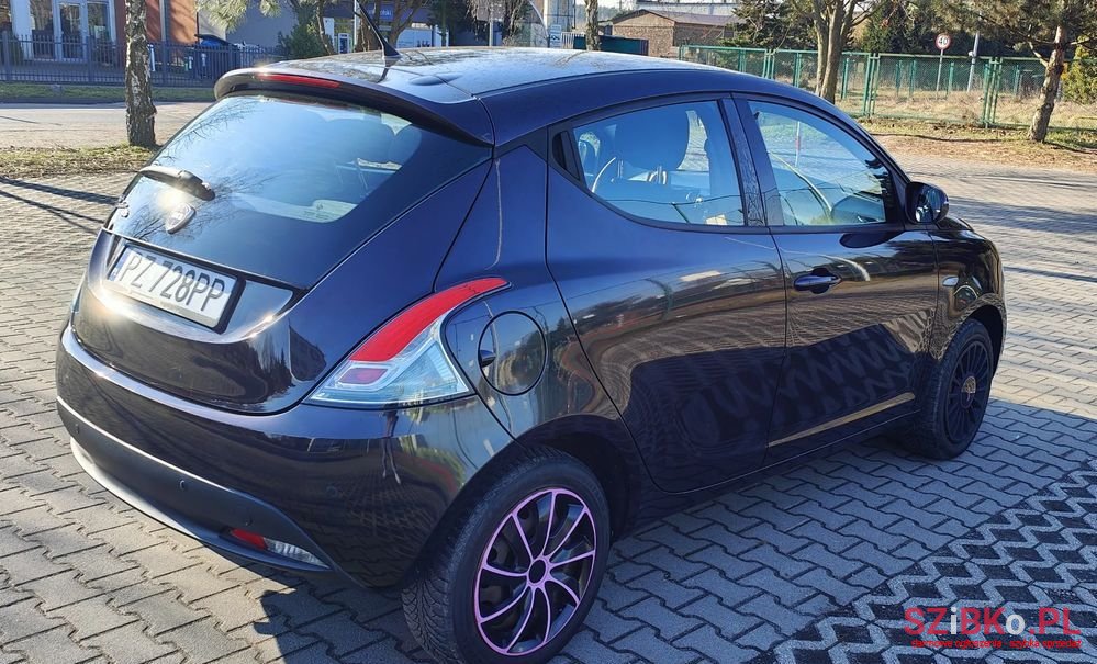 2014' Lancia Ypsilon photo #5