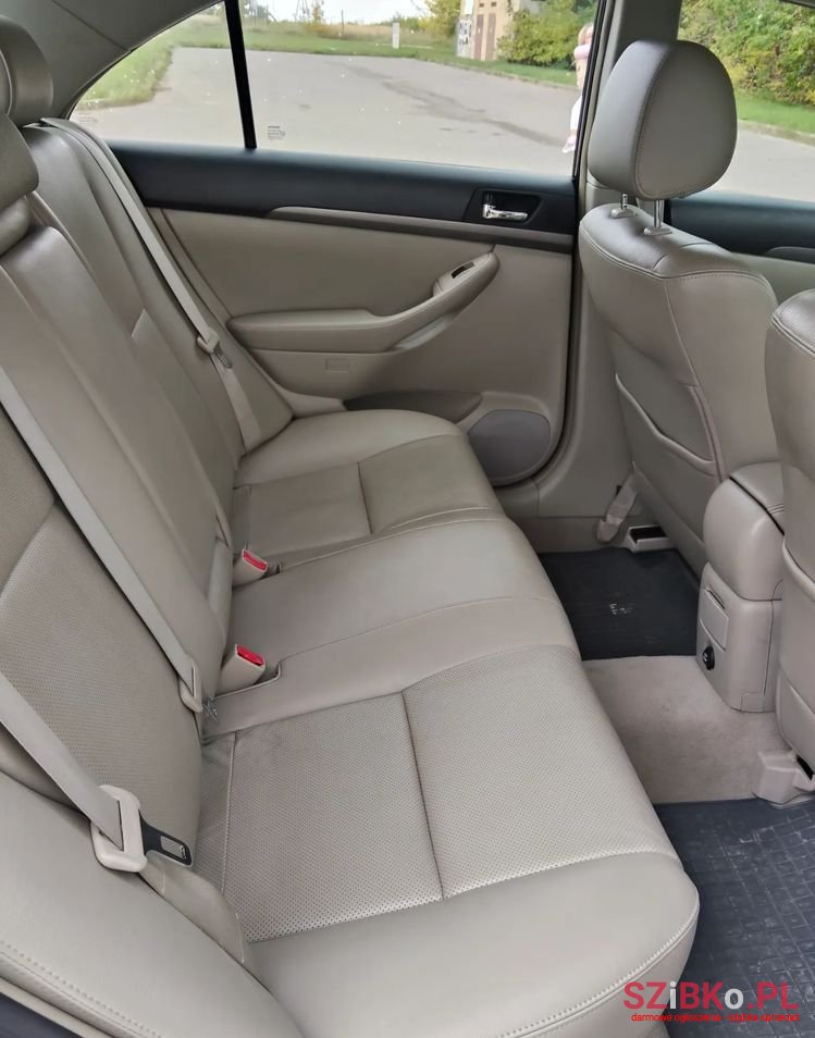 2008' Toyota Avensis photo #6