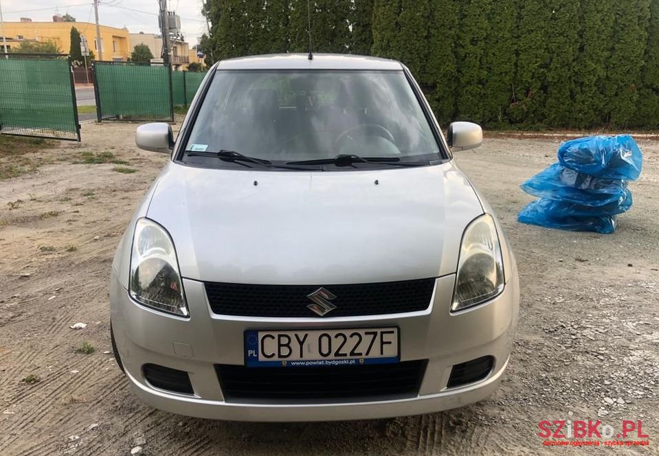 2005' Suzuki Swift photo #3