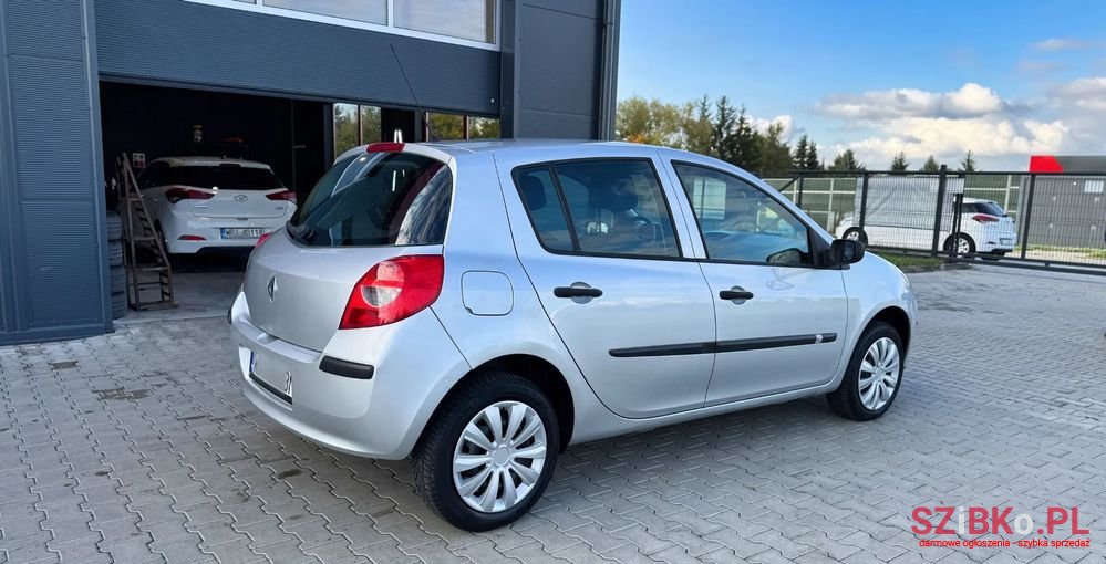 2006' Renault Clio photo #6