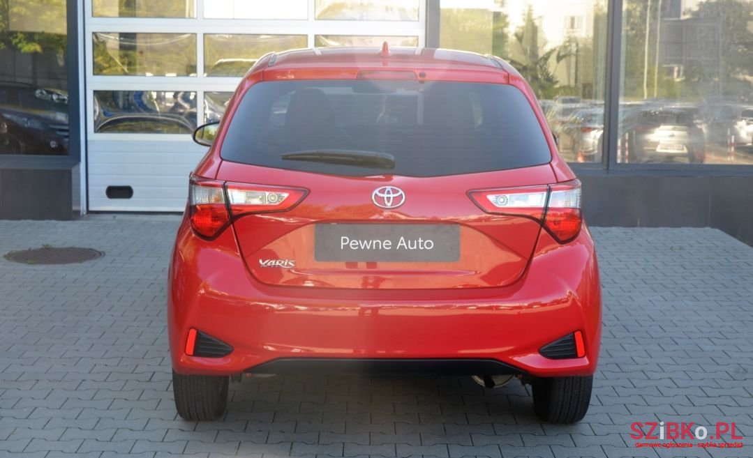 2017' Toyota Yaris photo #6