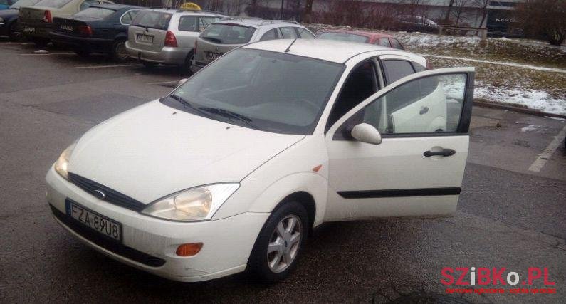 2000' Ford Focus photo #1