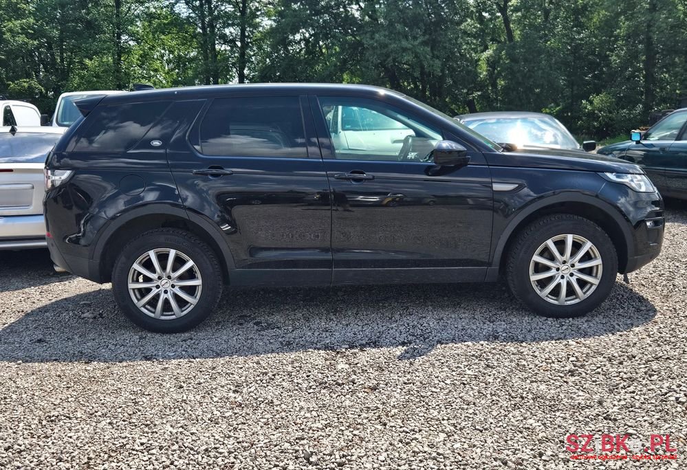 2019' Land Rover Discovery Sport photo #3