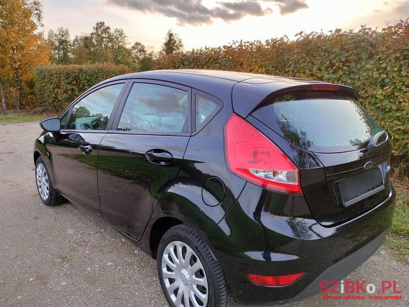 2009' Ford Fiesta photo #3