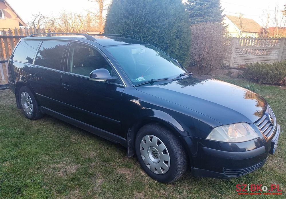 2004' Volkswagen Passat 1.9 Tdi Basis photo #2