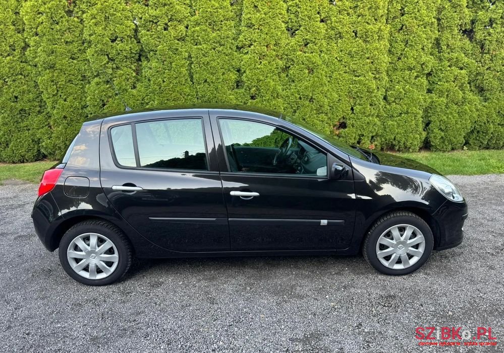 2008' Renault Clio photo #4