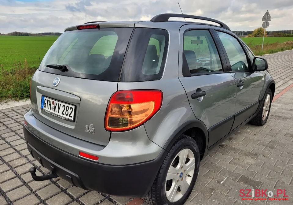 2008' Fiat Sedici photo #3