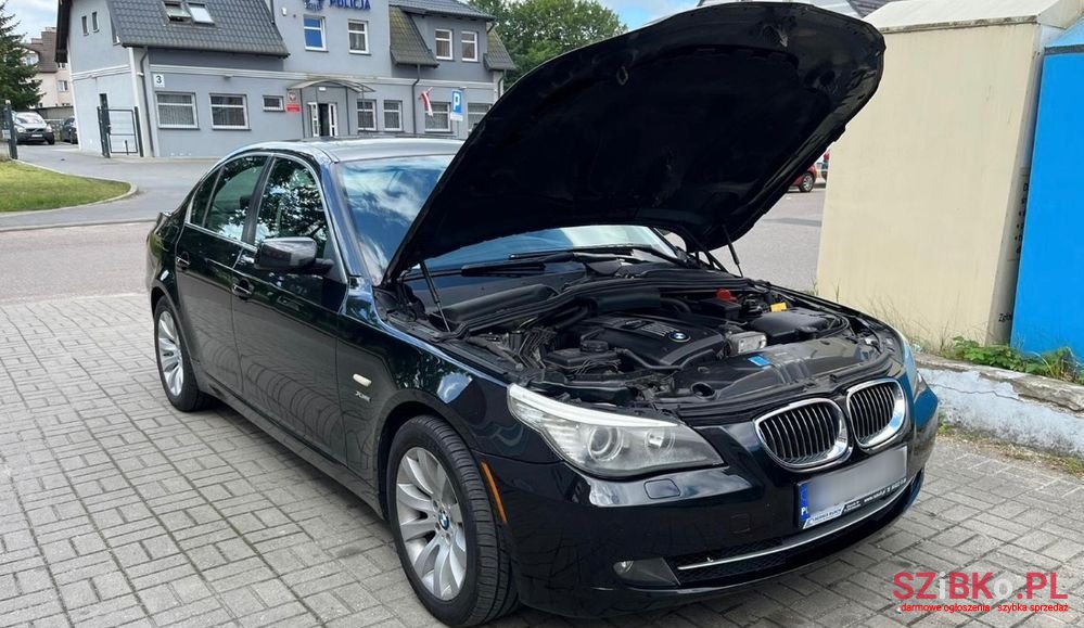 2009' BMW 5 Series photo #5