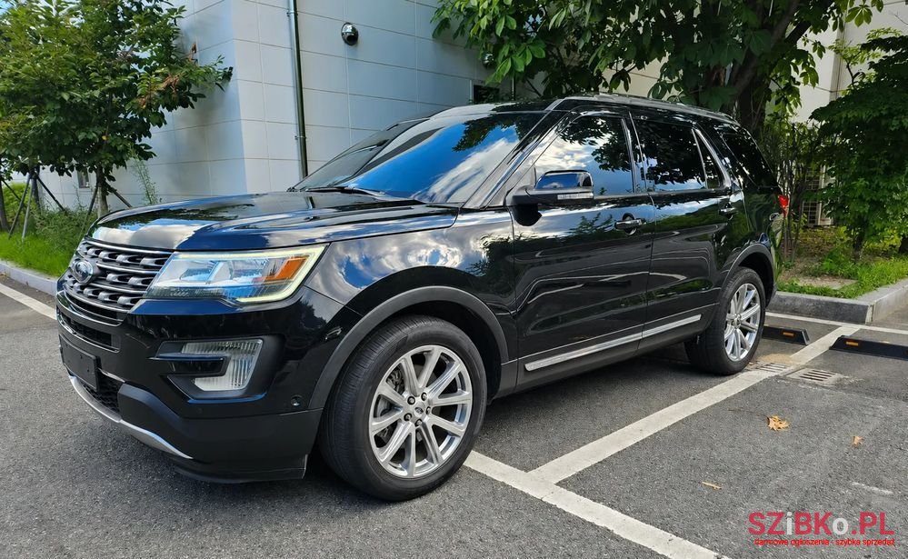 2017' Ford Explorer photo #1