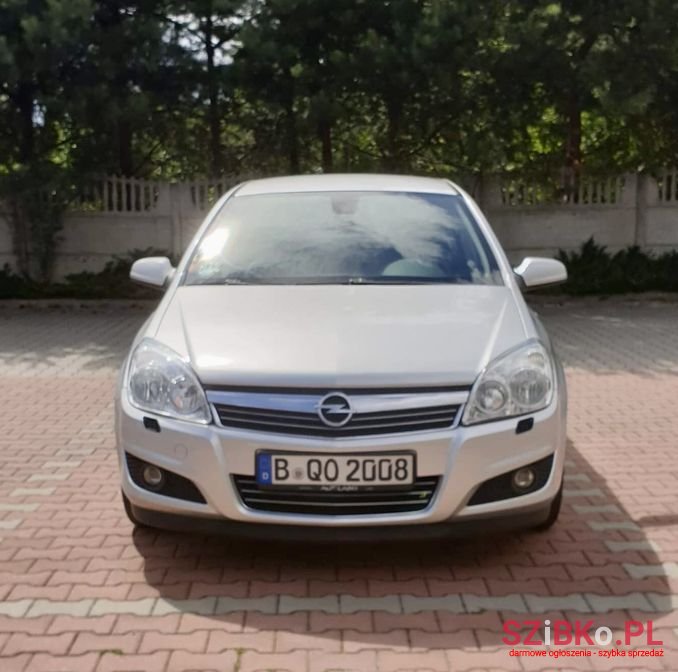 2008' Opel Astra photo #2