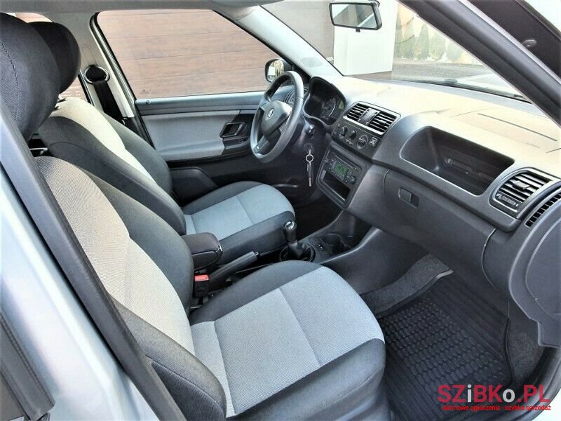 2014' Skoda Fabia photo #2