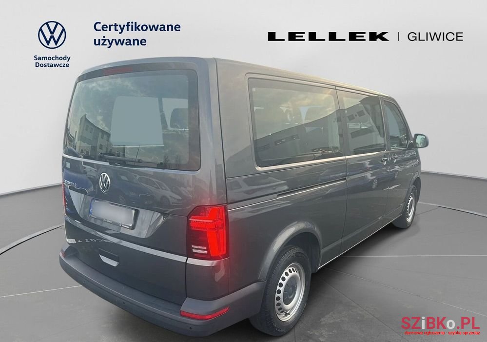 2023' Volkswagen Caravelle photo #4